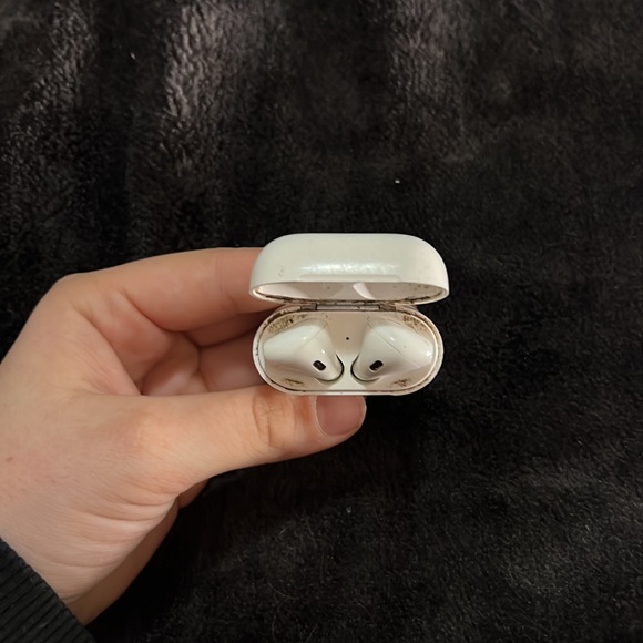 AirPods - Picture 2 of 4